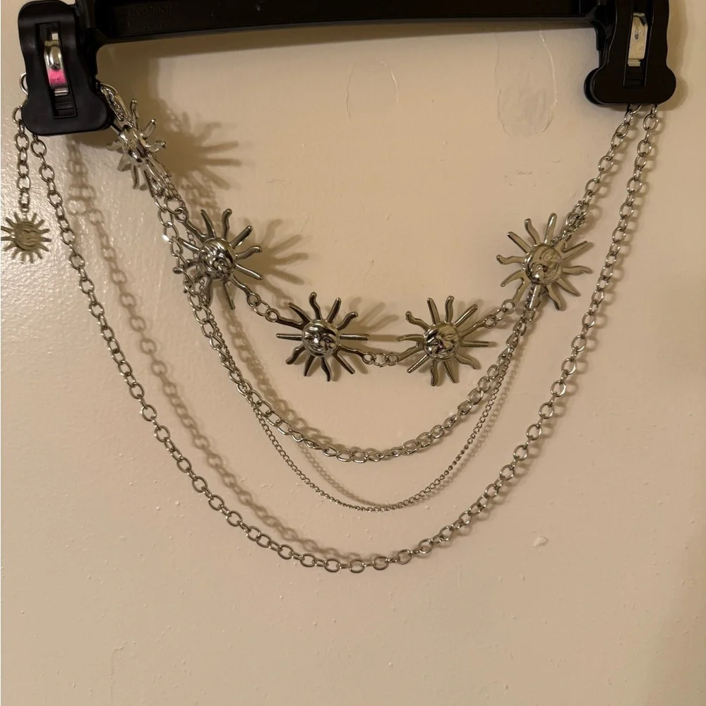FESTIVAL VIBES! Silver Floral Chain Belt - Picture 2 of 3